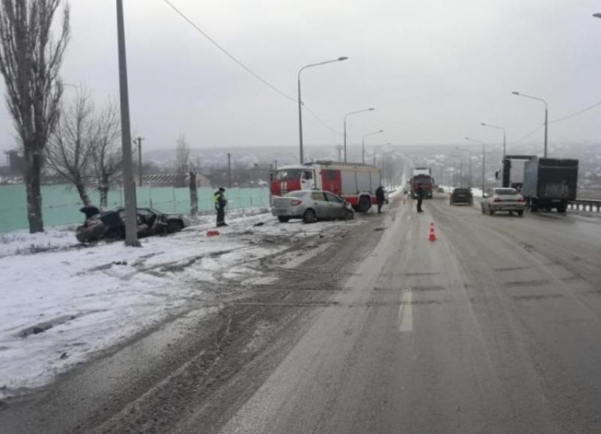 Угробила пассажира водитель Toyota Camry в Волгограде и сама попала в больницу