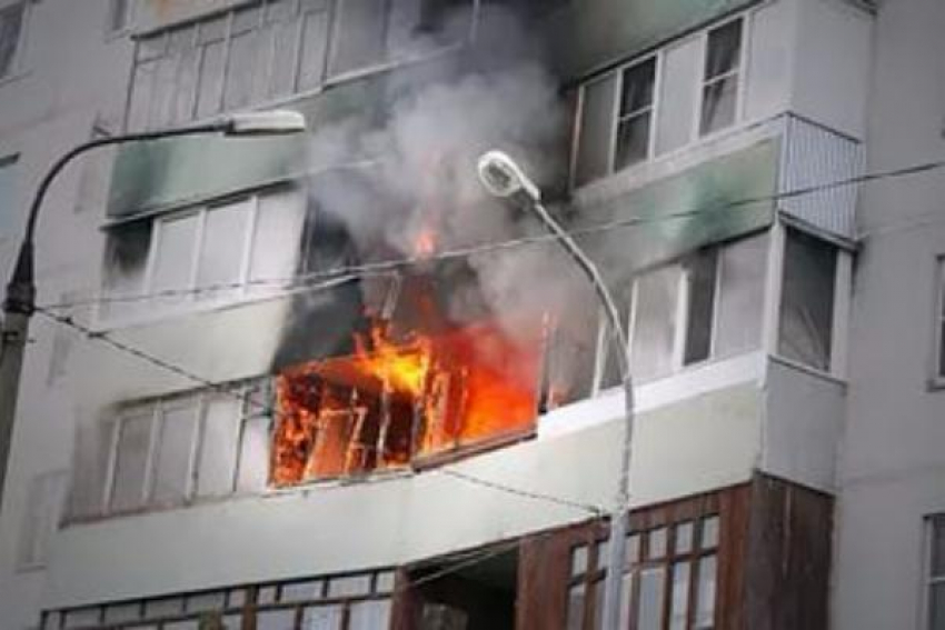 Десять человек эвакуировано из горящей высотки в центре Волгограда 