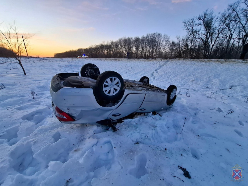 Мужчина погиб на заснеженной обочине в Волгоградской области
