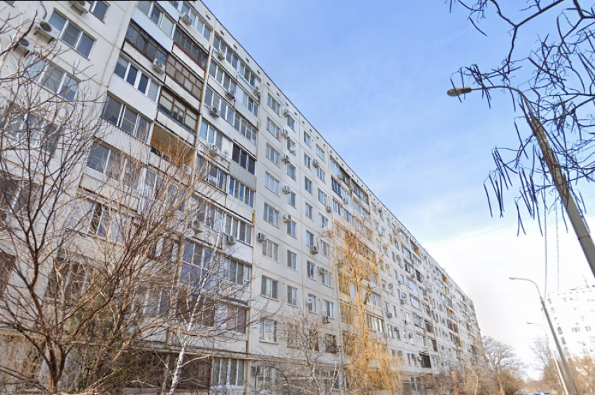 Жильцов многоэтажки срочно эвакуировали на юге Волгограда 