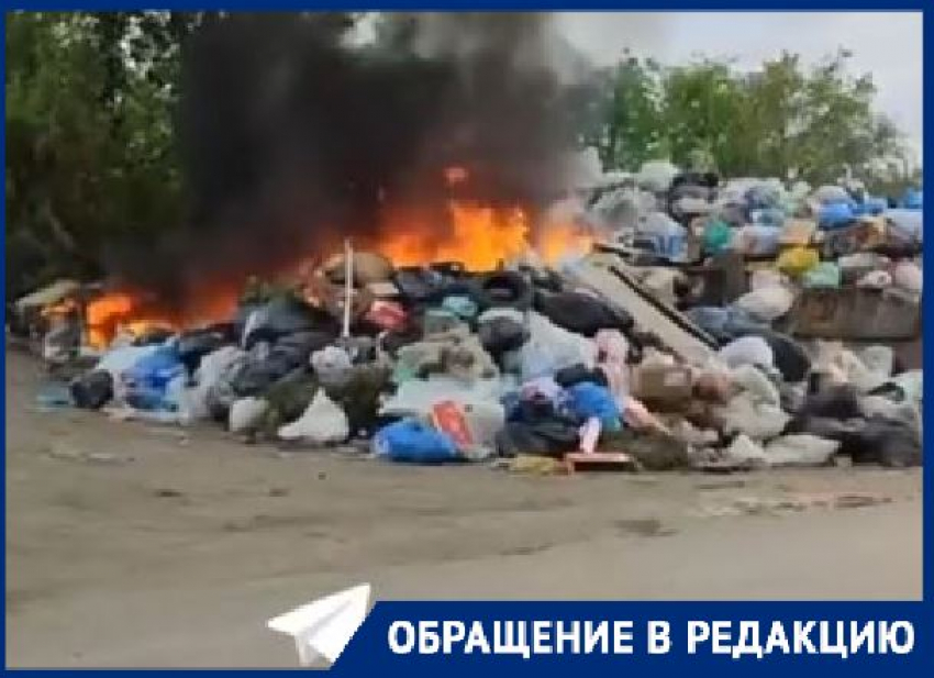 Полыхающая на 300 квадратах свалка в волгоградском СНТ попала на видео 