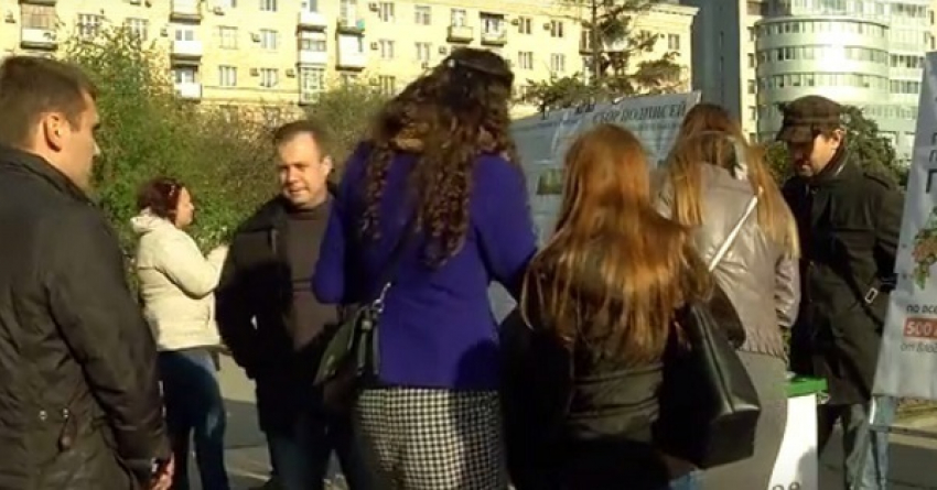 150 жителей Волгограда поставили свои подписи против «антисемейного закона»
