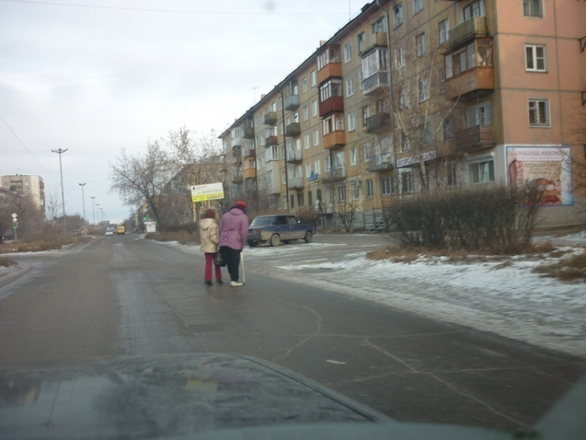 Волгоградец на ВАЗ-2106 сбил пенсионерку и ее 14-летнюю внучку