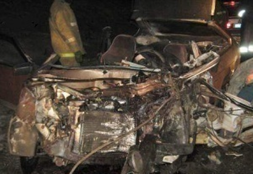 27-летний водитель умер после столкновения с большегрузом под Волгоградом