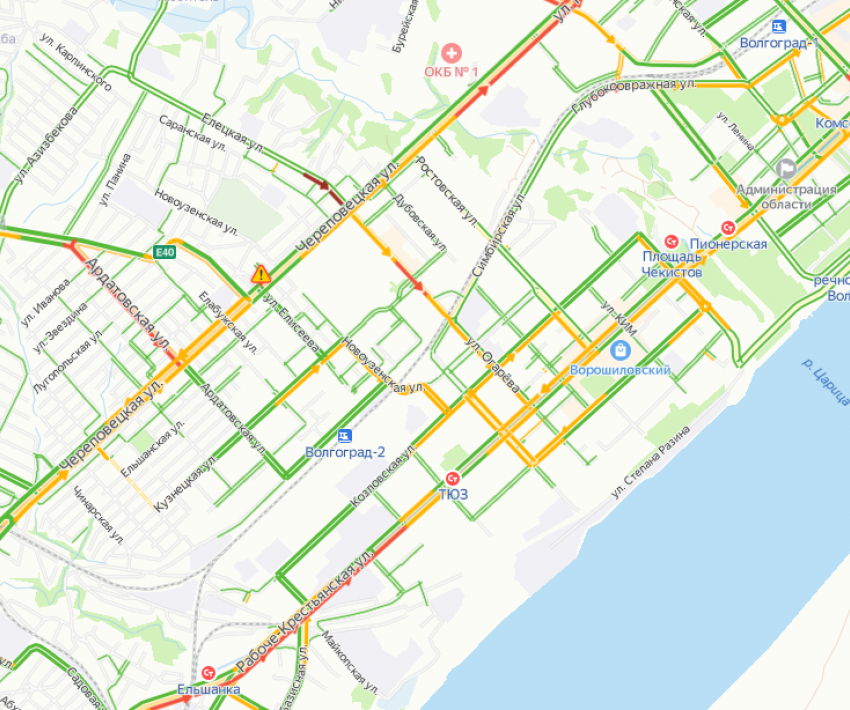 В Волгограде встали в пробках улицы Рокоссовского и Рабоче-Крестьянская