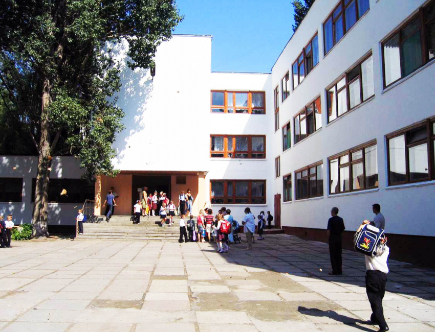 «Учителей заменяли завхозы»: гимназию Волгограда не стали закрывать на карантин из-за коронавируса 