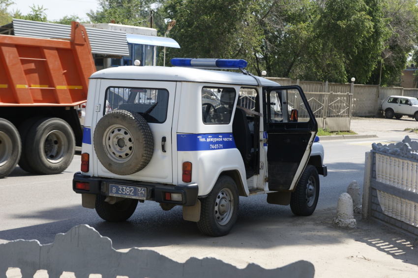 Сотрудник автомойки угнал автомобиль клиента в Волгограде и протаранил машину ДПС