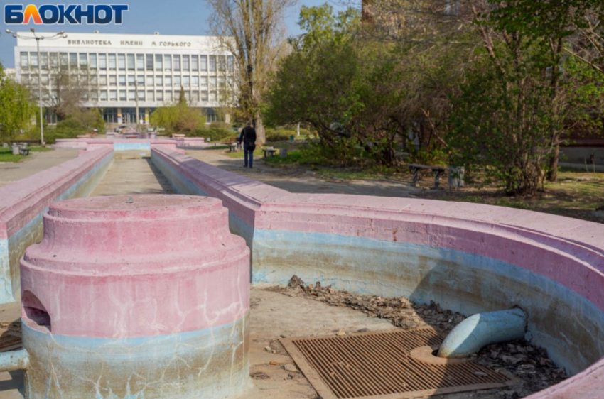 Единственная фирма рискнула отремонтировать жуткий фонтан-легенду в центре Волгограда