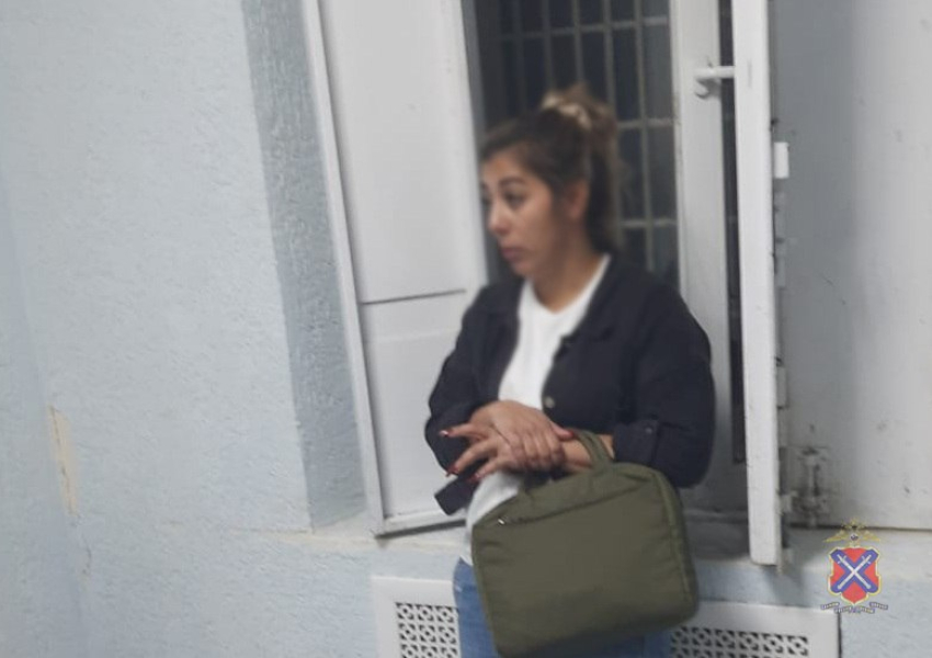 Серийную мошенницу поймали в Волгограде при попытке обчистить бойца СВО