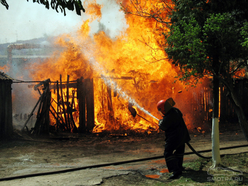 Под Волгоградом на пожаре погиб неизвестный мужчина