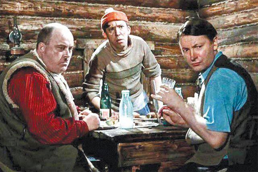 Рванувший самогонный аппарат в Камышине отправил в больницу троих мужчин 