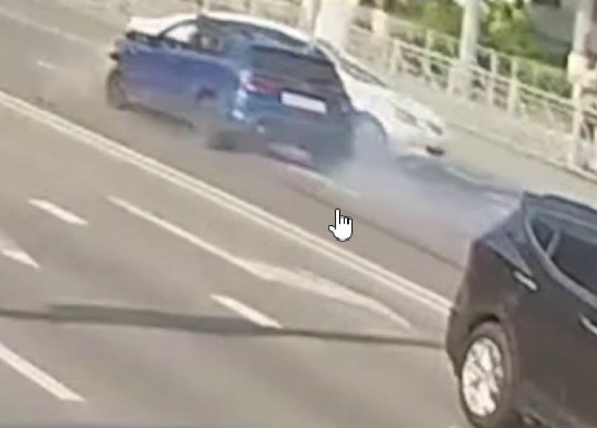 Мгновенная карма настигла вечернего торопыгу на Первой продольной в Волгограде: видео