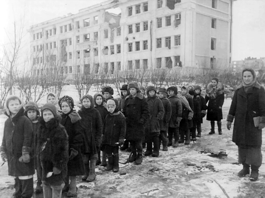 В Волгограде учатся в довоенной школе, выстоявшей Сталинградскую битву