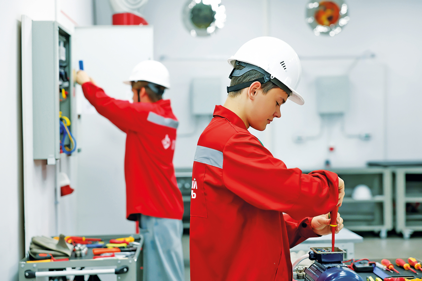 При поддержке «Красного октября» начали обучение 100 первокурсников профильных колледжей