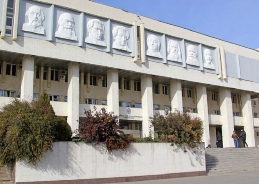Большинство волгоградских выпускников стремятся попасть в ВолГУ ﻿