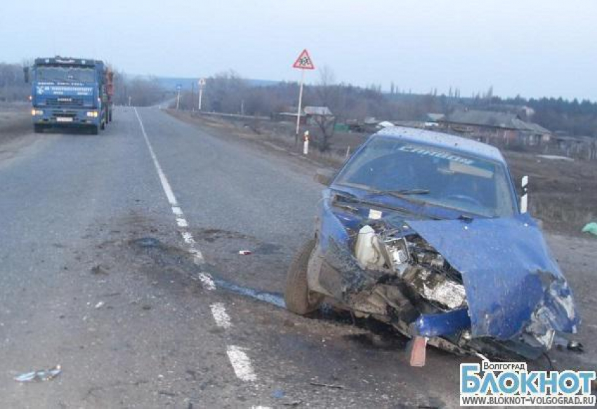 Пьяный водитель не уступил дорогу КАМАЗу в Волгоградской области: 3 пострадали