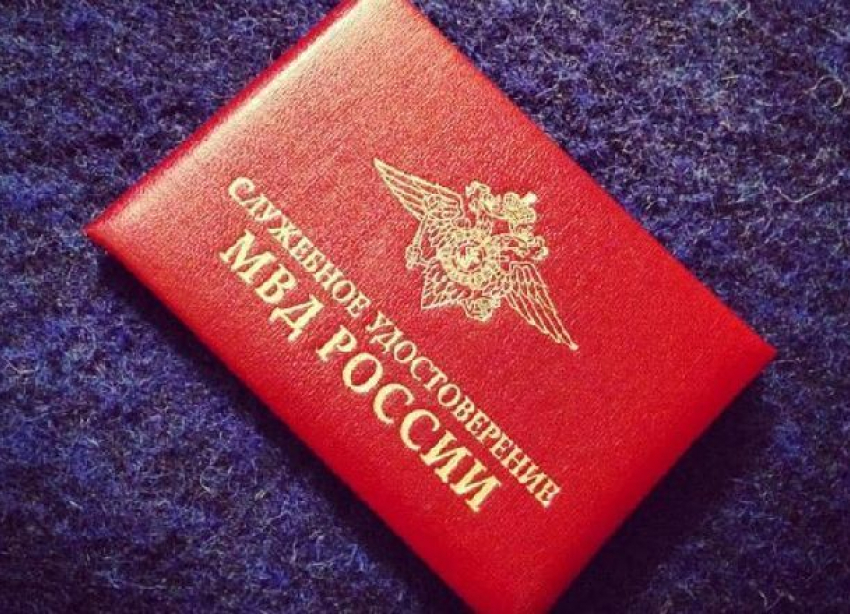 Краснодарец с поддельным удостоверением МВД «кошмарил» торговцев паленым алкоголем под Волгоградом