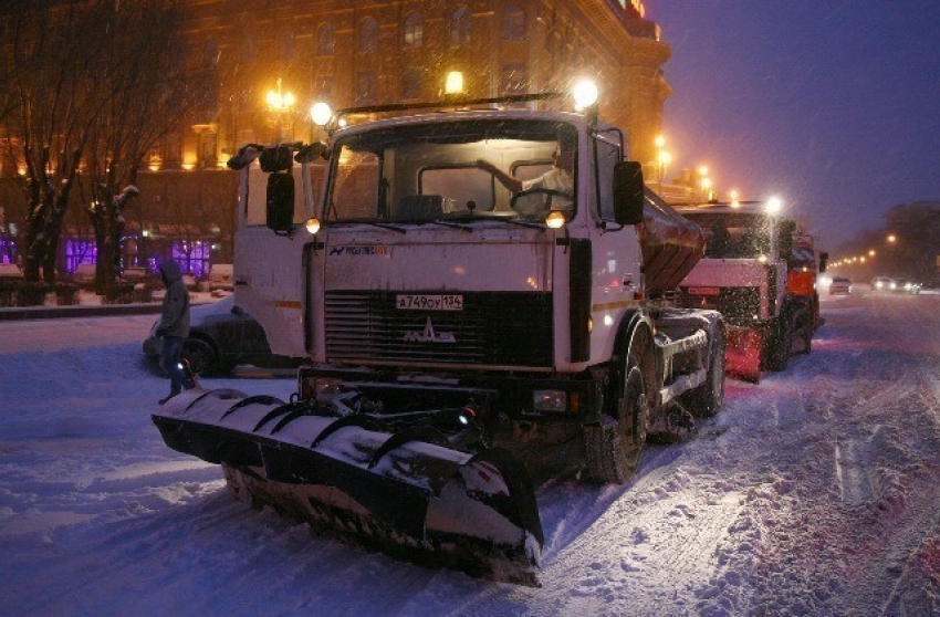 Мэрия Волгограда: за ночь с улиц вывезли 300 кубометров снега