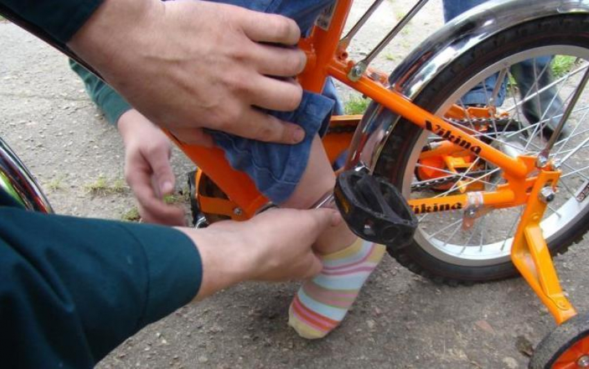 Под Волгоградом 5-летний ребенок застрял в велосипеде