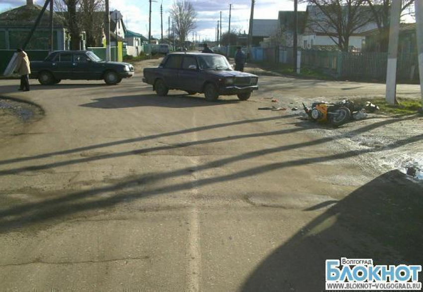 В Волгоградской области пьяный скутерист не уступил дорогу «семерке»
