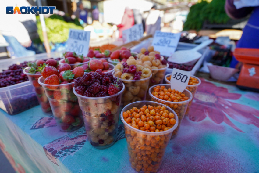 На волгоградских рынках изъяли 36 кило сомнительных овощей и фруктов