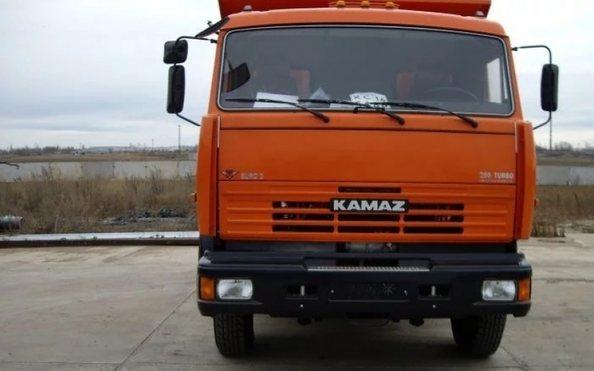 Водитель Daewoo Nexia в Волгоградской области выехал на «встречку» и врезался в КамАЗ