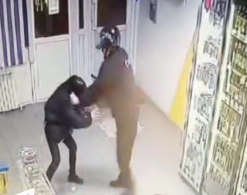 Волгоградку арестовали на сутки после драки с ГБРвцем в пивнушке 