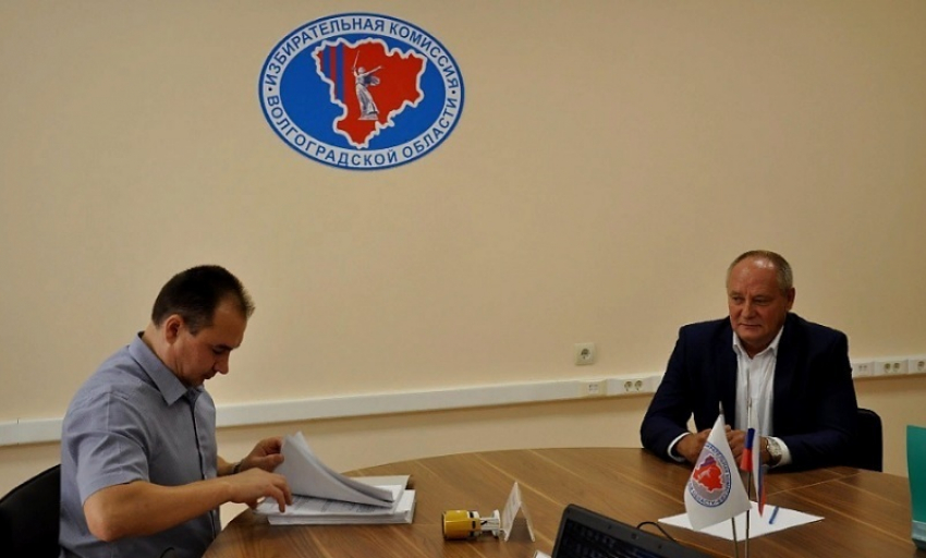 Третий кандидат в губернаторы Волгоградской области прошел муниципальный фильтр