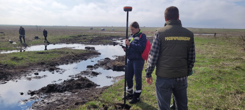 Масштабный разлив нефти ликвидируют под Волгоградом 