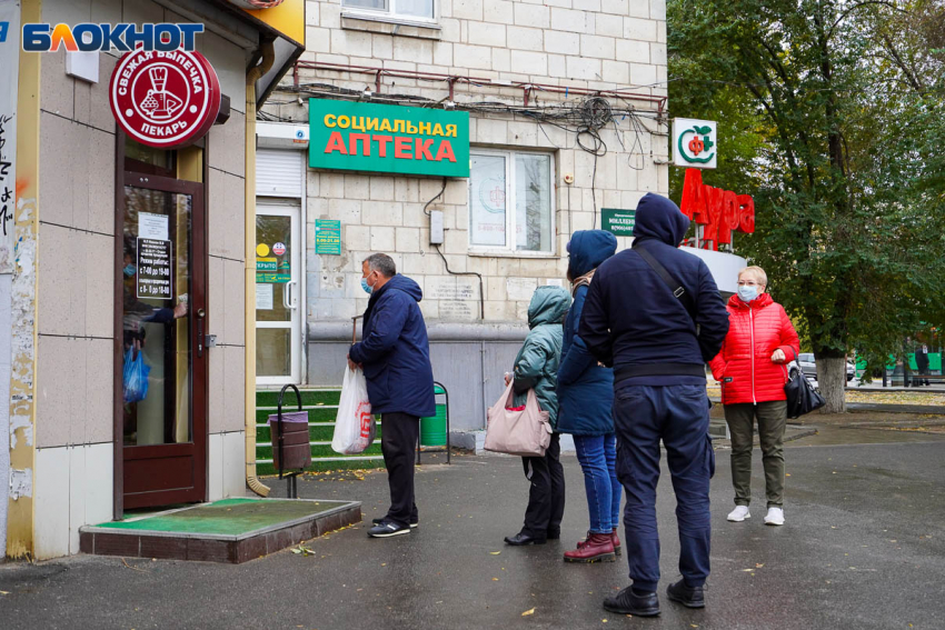 В Волгограде ввели локдаун для непривитых: куда не попасть без QR-кода