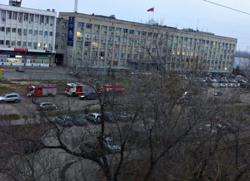 В МЧС объяснили причины появления колонны пожарных машин у арбитражного суда Волгограда