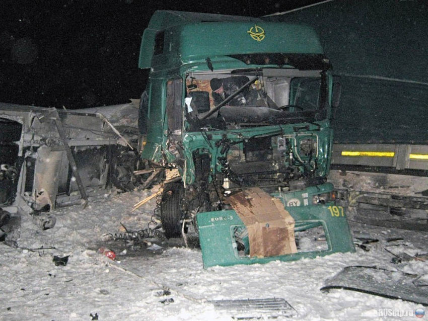 Под Рязанью в столкновении трех грузовиков пострадал 48-летний волгоградец