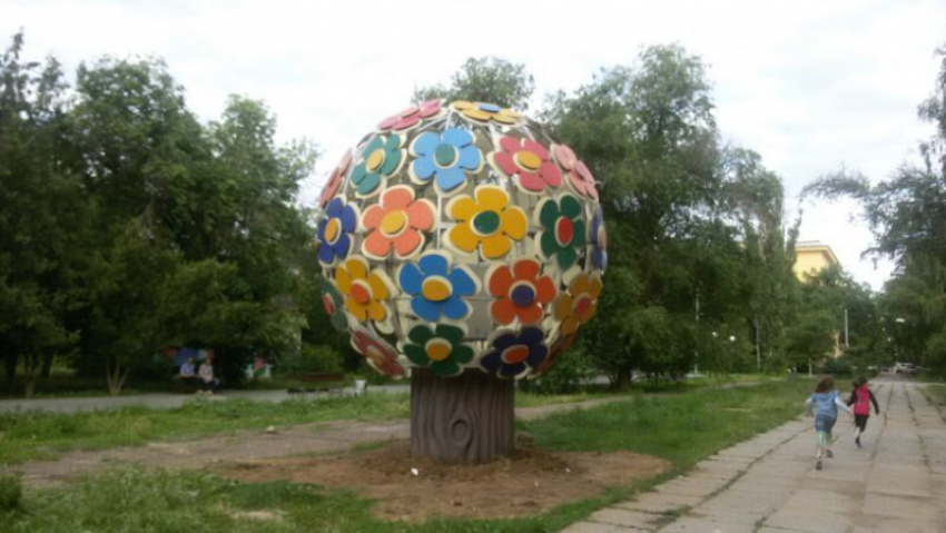 "Дерево мира» перебралось в горсад Волгограда