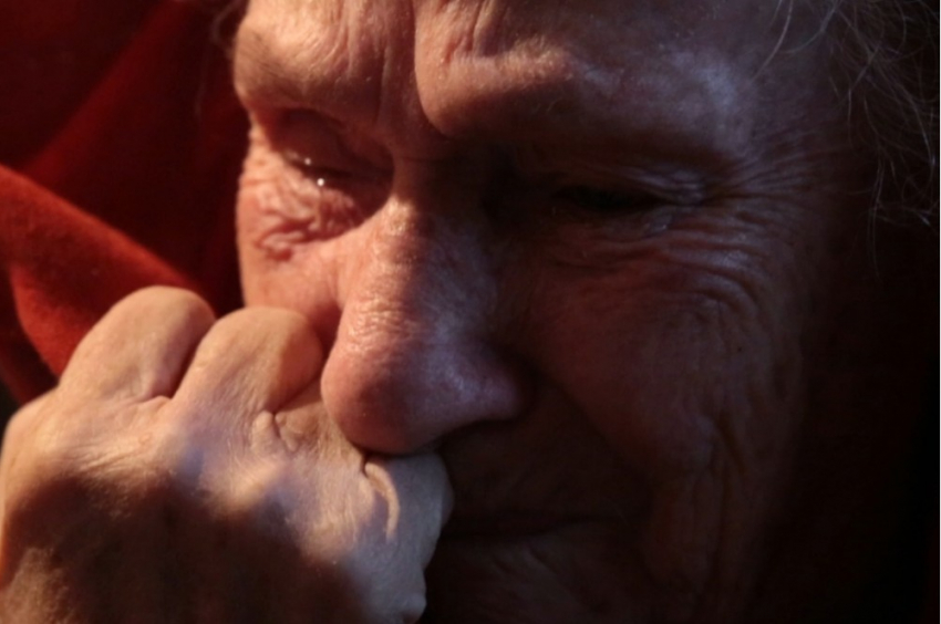 Разуверившиеся во власти волгоградцы сами строят дом для 91-летней ветерана из сарая