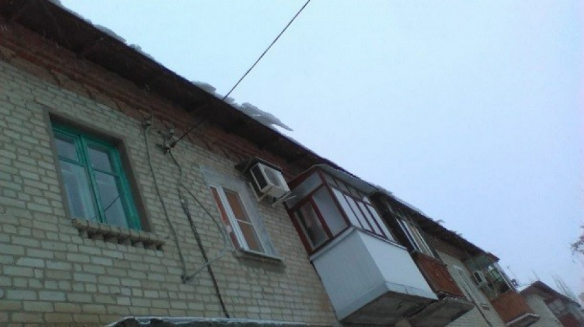 Крыша еще одного многоквартирного дома обрушилась в Волгоградской области