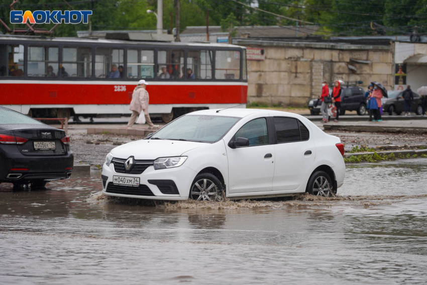 Продажи новых легковых автомобилей в Волгоградской области рухнули почти на 60%