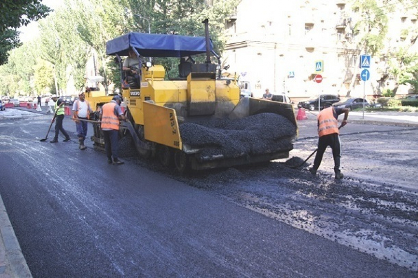 В трех районах Волгограда обещают отремонтировать дороги
