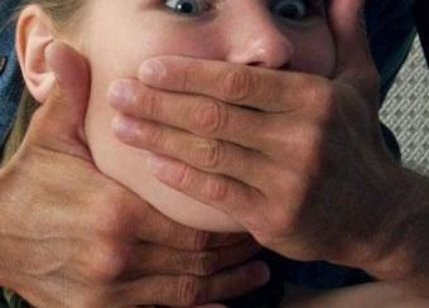 Под Волгоградом отчим надругался над 15-летней падчерицей 