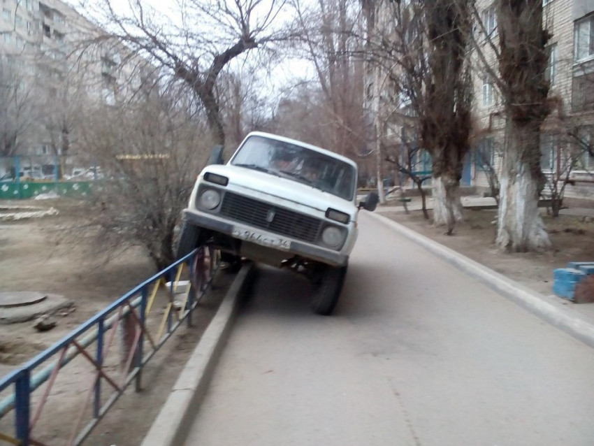 Так в Волгограде ещё не парковался никто