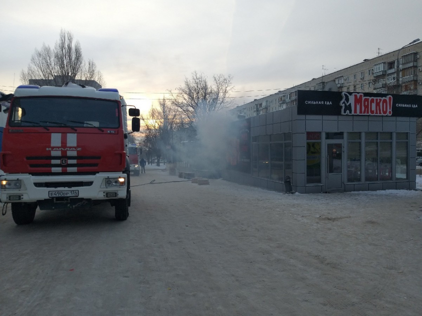 Пожар произошел на рынке в Волгограде 