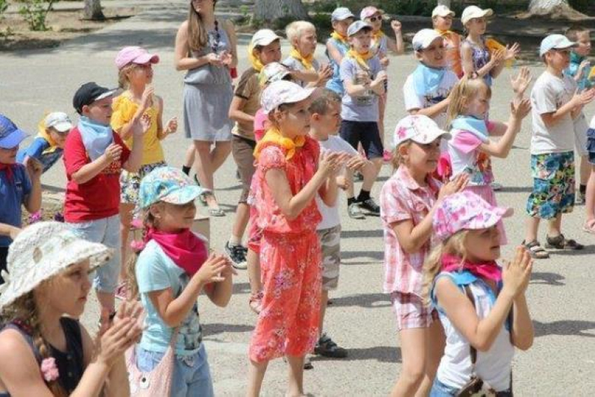 Почти 16 тысяч юных волгоградцев оставили в школе на лето