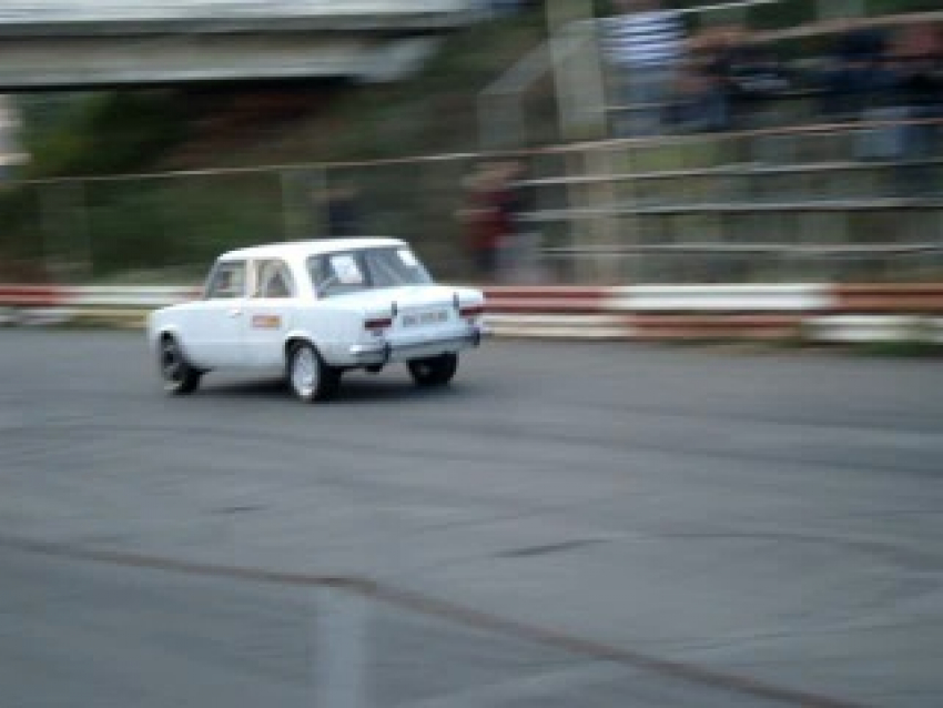 В Волжском двое несовершеннолетних угнали автомобиль, чтобы покататься