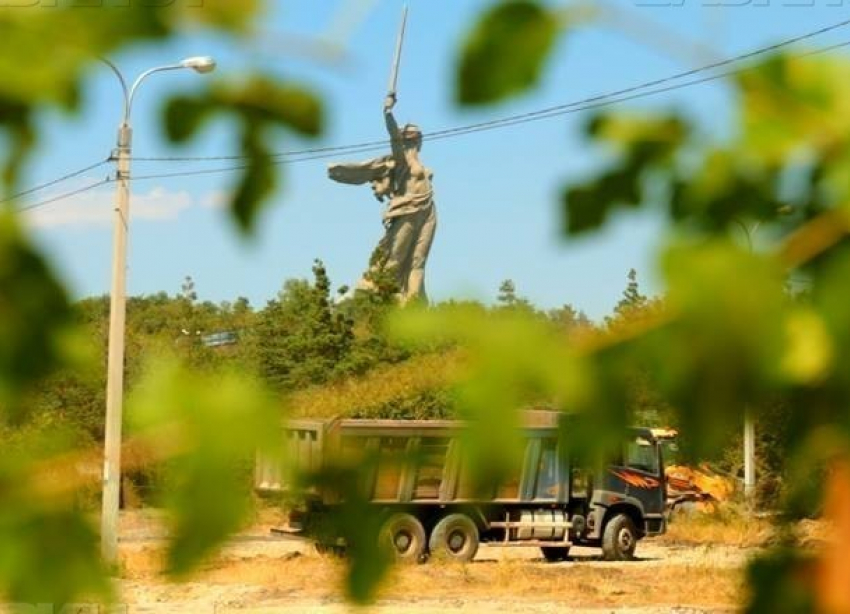 Парк сталинградских вдов на Мамаевом кургане закатают в асфальт 