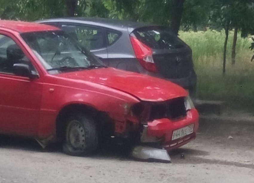 На севере Волгограда подросток устроил ДТП на взятой у отца машине