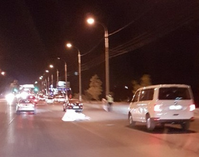 Совпадение или нет: в Волгограде на отрезке в 50 метров прокололи шины сразу с десяток машин