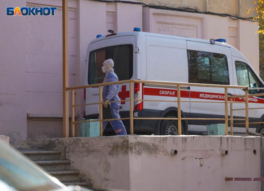 «Десятка» столкнулась с грузовиком: водитель погиб на месте в Волгоградской области