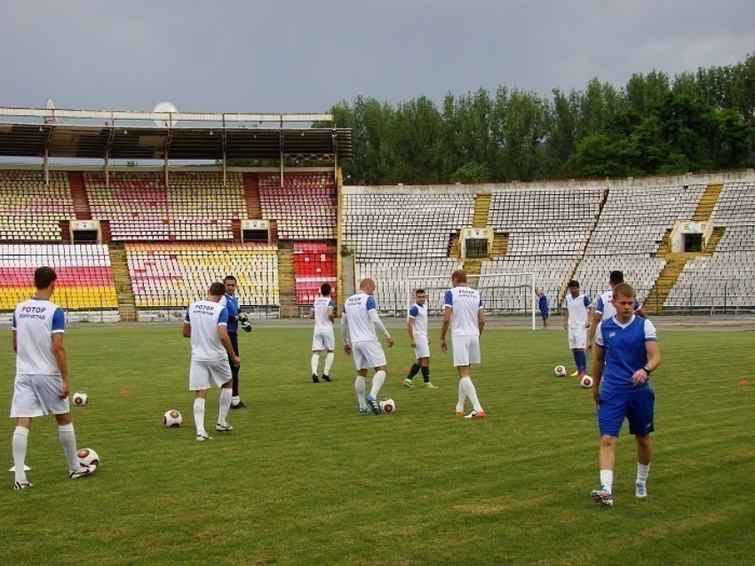 Волгоградский «Ротор» готовится к футбольному матчу во Владикавказе