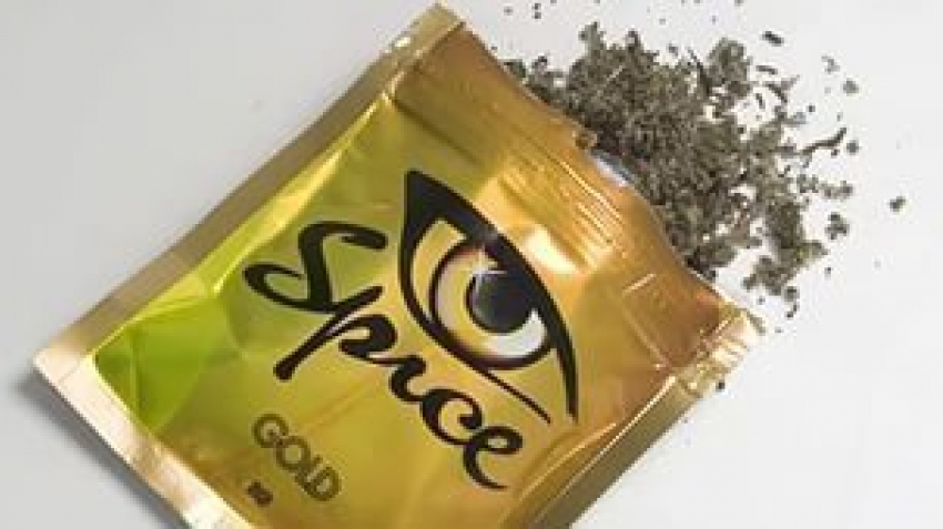 В Волгограде 17-летний парень продавал подросткам спайс