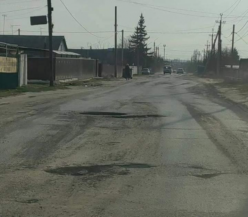 В райцентрах Волгоградской области зреет бунт из-за убитых дорог