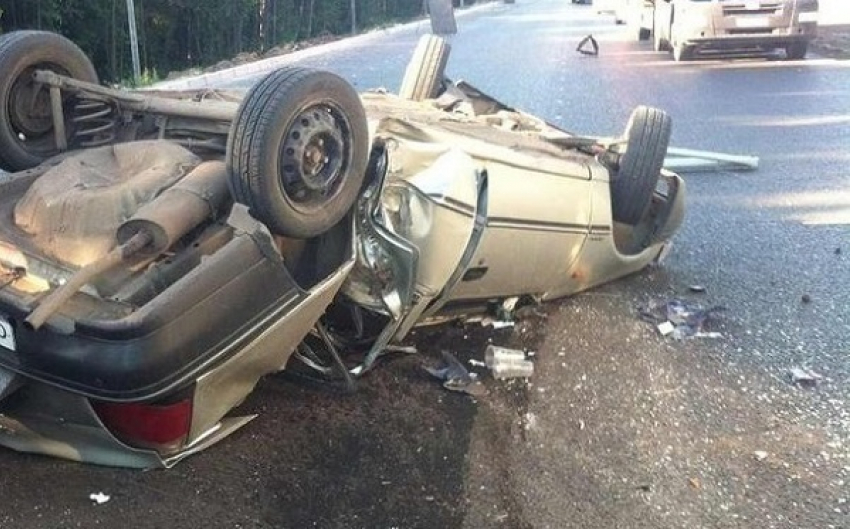 Автоледи на Daewoo чудом выжила после столкновения с тягачом и пожара на трассе под Волгоградом